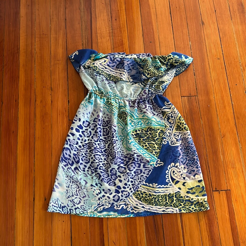 Short sleeveless dress